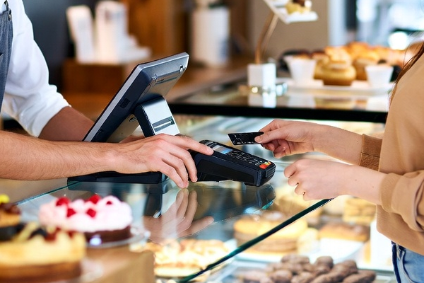 洋菓子店でのキャッシュレス会計